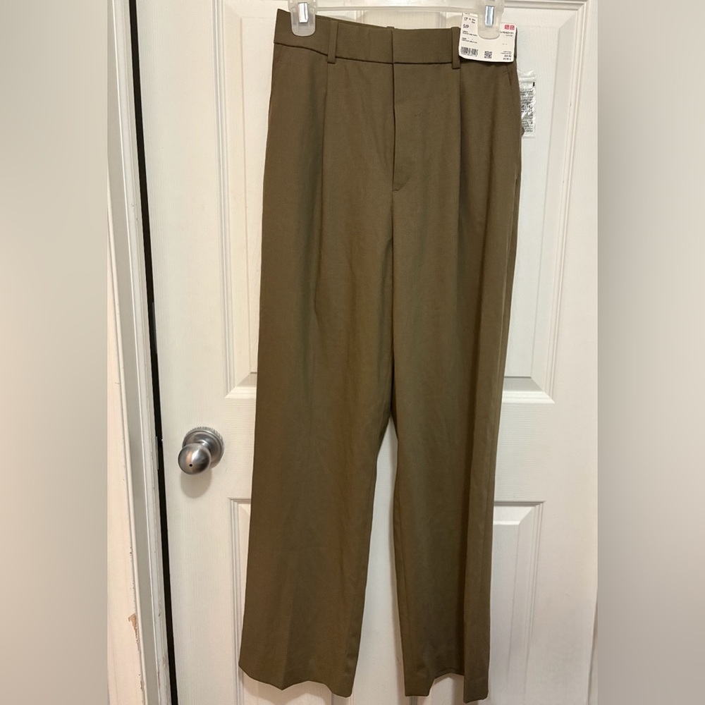 Uniqlo Olive women’s wide leg pleated pants